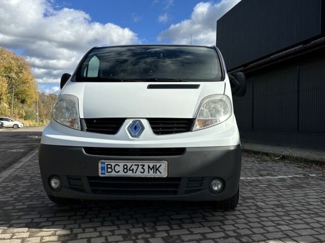 Белый Рено Трафик, объемом двигателя 2.5 л и пробегом 307 тыс. км за 7400 $, фото 15 на Automoto.ua