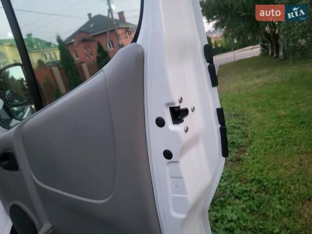 Белый Рено Трафик, объемом двигателя 2 л и пробегом 276 тыс. км за 8500 $, фото 66 на Automoto.ua