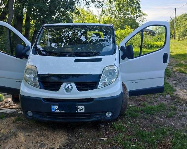 Белый Рено Трафик, объемом двигателя 2 л и пробегом 275 тыс. км за 8500 $, фото 7 на Automoto.ua