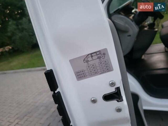 Белый Рено Трафик, объемом двигателя 2 л и пробегом 276 тыс. км за 8500 $, фото 83 на Automoto.ua