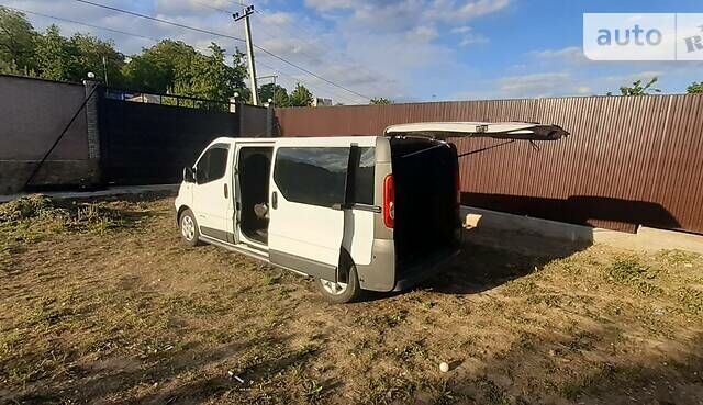 Белый Рено Трафик, объемом двигателя 2 л и пробегом 500 тыс. км за 9300 $, фото 6 на Automoto.ua