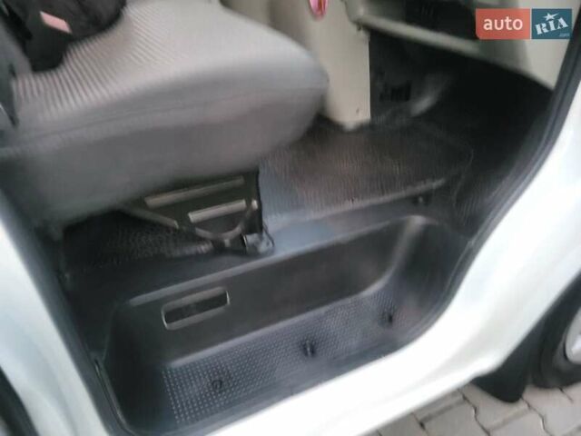 Белый Рено Трафик, объемом двигателя 2 л и пробегом 276 тыс. км за 8500 $, фото 69 на Automoto.ua