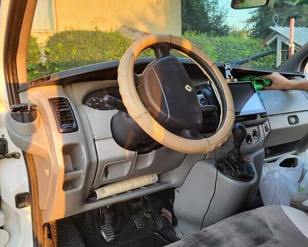 Білий Рено Трафік, об'ємом двигуна 2 л та пробігом 168 тис. км за 9600 $, фото 10 на Automoto.ua