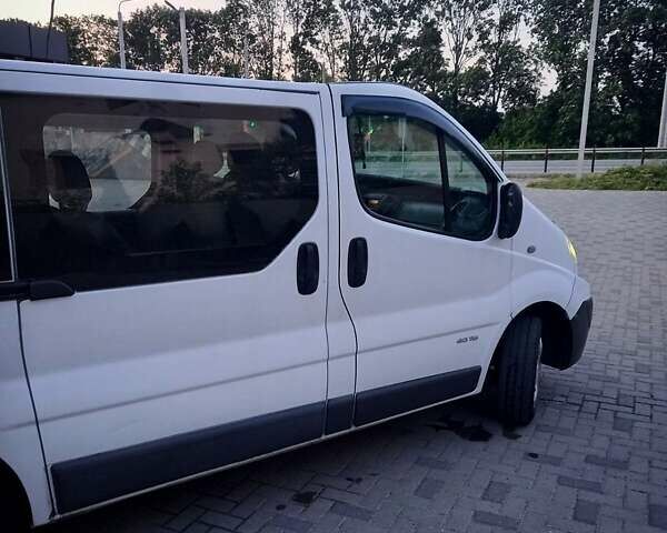 Белый Рено Трафик, объемом двигателя 2 л и пробегом 330 тыс. км за 9500 $, фото 8 на Automoto.ua