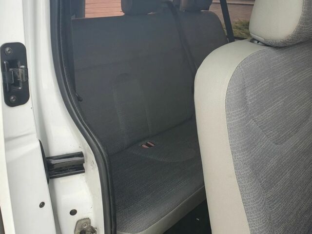 Белый Рено Трафик, объемом двигателя 2 л и пробегом 258 тыс. км за 3200 $, фото 4 на Automoto.ua