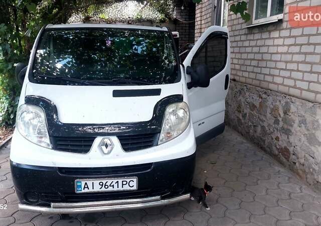 Рено Трафик 2008 в Днепре (Днепропетровске) на Automoto.ua Белый Рено Трафик, объемом двигателя 2 л и пробегом 240 тыс. км за 8300 $, фото 7 на Automoto.ua