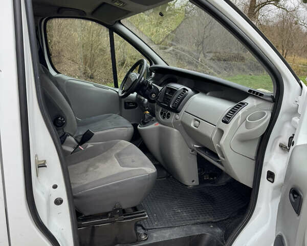 Белый Рено Трафик, объемом двигателя 2 л и пробегом 448 тыс. км за 7300 $, фото 11 на Automoto.ua