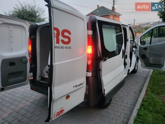 Белый Рено Трафик, объемом двигателя 2 л и пробегом 276 тыс. км за 8500 $, фото 44 на Automoto.ua