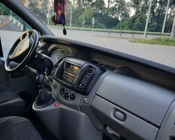 Белый Рено Трафик, объемом двигателя 2 л и пробегом 330 тыс. км за 9500 $, фото 16 на Automoto.ua