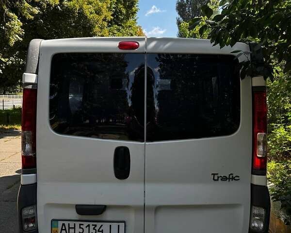 Білий Рено Трафік, об'ємом двигуна 2.5 л та пробігом 243 тис. км за 8200 $, фото 1 на Automoto.ua