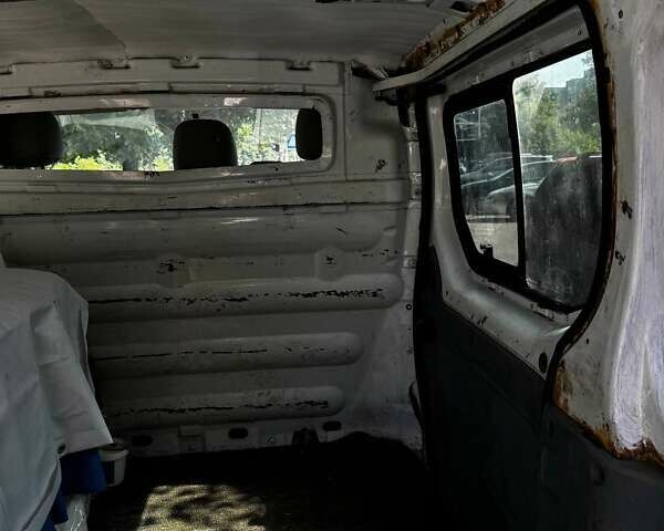 Білий Рено Трафік, об'ємом двигуна 2.5 л та пробігом 243 тис. км за 8200 $, фото 12 на Automoto.ua