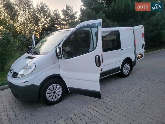 Белый Рено Трафик, объемом двигателя 2 л и пробегом 276 тыс. км за 8500 $, фото 63 на Automoto.ua