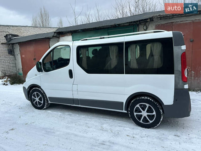 Білий Рено Трафік, об'ємом двигуна 2 л та пробігом 206 тис. км за 9100 $, фото 2 на Automoto.ua