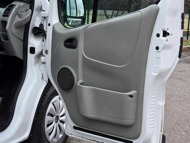 Белый Рено Трафик, объемом двигателя 2 л и пробегом 280 тыс. км за 8499 $, фото 13 на Automoto.ua