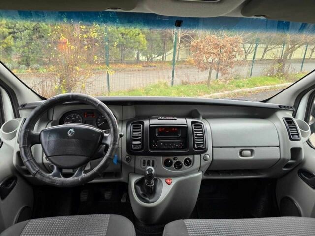 Белый Рено Трафик, объемом двигателя 2 л и пробегом 280 тыс. км за 8499 $, фото 7 на Automoto.ua