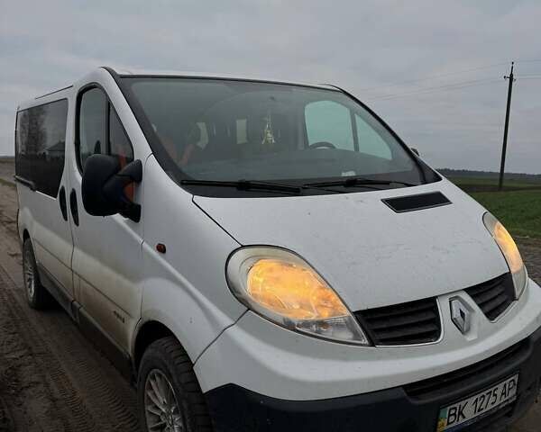 Белый Рено Трафик, объемом двигателя 2 л и пробегом 253 тыс. км за 8900 $, фото 1 на Automoto.ua