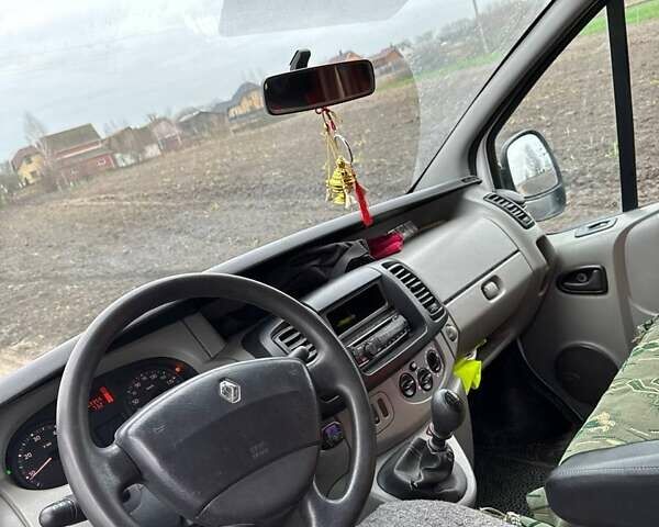 Белый Рено Трафик, объемом двигателя 2 л и пробегом 253 тыс. км за 8900 $, фото 7 на Automoto.ua