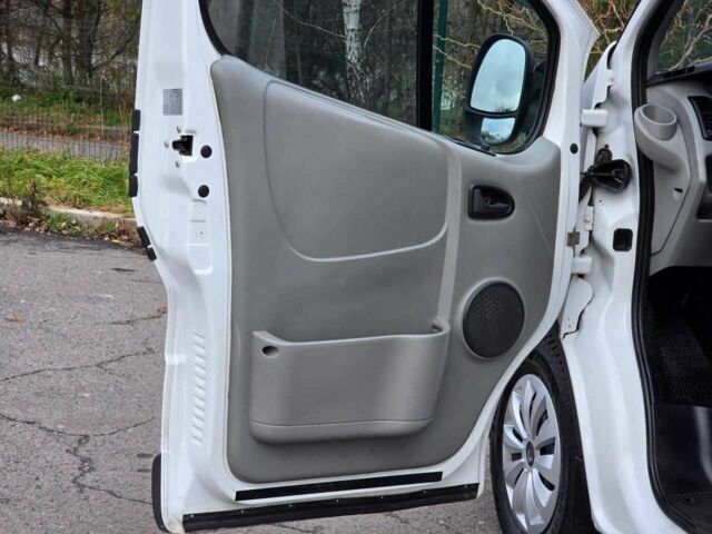 Белый Рено Трафик, объемом двигателя 2 л и пробегом 280 тыс. км за 8499 $, фото 22 на Automoto.ua