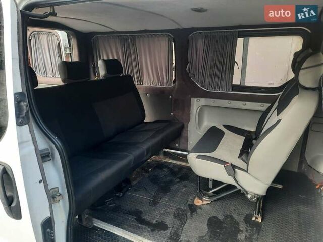 Білий Рено Трафік, об'ємом двигуна 2 л та пробігом 243 тис. км за 9700 $, фото 4 на Automoto.ua