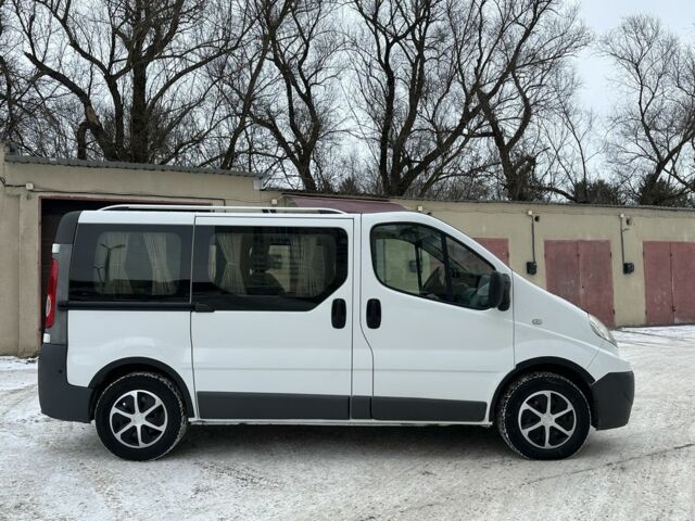 Белый Рено Трафик, объемом двигателя 2 л и пробегом 206 тыс. км за 8900 $, фото 11 на Automoto.ua