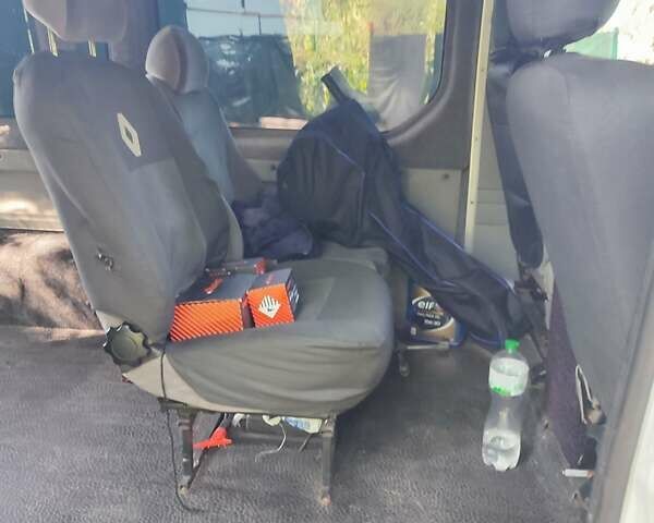 Белый Рено Трафик, объемом двигателя 2 л и пробегом 275 тыс. км за 8500 $, фото 2 на Automoto.ua