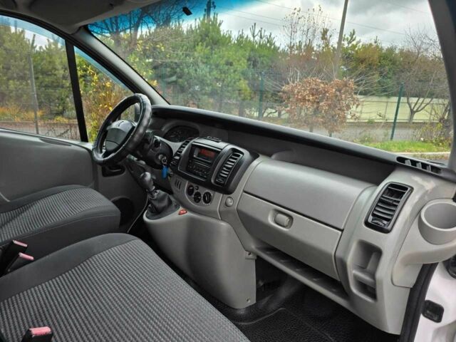 Белый Рено Трафик, объемом двигателя 2 л и пробегом 280 тыс. км за 8499 $, фото 6 на Automoto.ua