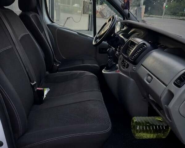Белый Рено Трафик, объемом двигателя 2 л и пробегом 330 тыс. км за 9500 $, фото 14 на Automoto.ua