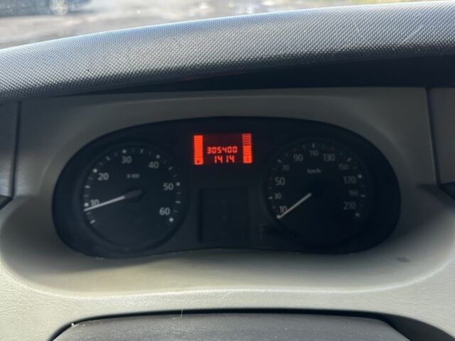 Белый Рено Трафик, объемом двигателя 2.5 л и пробегом 307 тыс. км за 7400 $, фото 9 на Automoto.ua