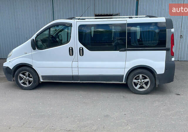 Белый Рено Трафик, объемом двигателя 2 л и пробегом 330 тыс. км за 9400 $, фото 2 на Automoto.ua
