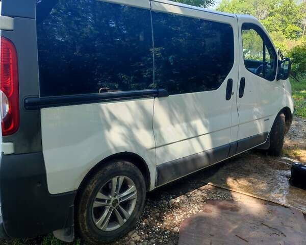 Белый Рено Трафик, объемом двигателя 2 л и пробегом 275 тыс. км за 8500 $, фото 4 на Automoto.ua