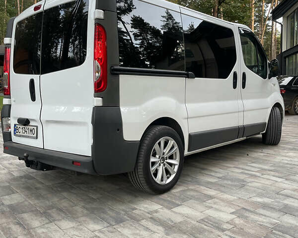 Білий Рено Трафік, об'ємом двигуна 2 л та пробігом 277 тис. км за 10500 $, фото 2 на Automoto.ua