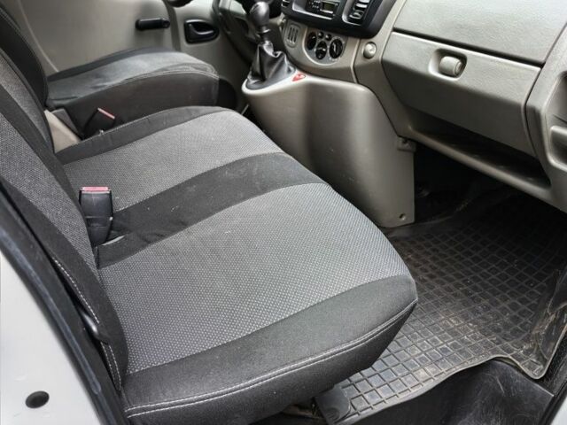 Білий Рено Трафік, об'ємом двигуна 2 л та пробігом 285 тис. км за 6500 $, фото 1 на Automoto.ua