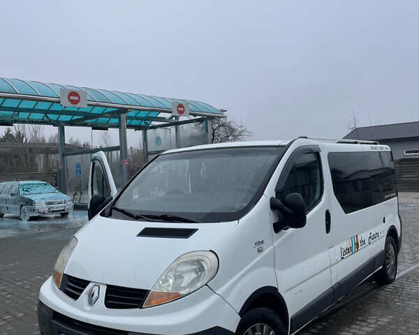 Белый Рено Трафик, объемом двигателя 2 л и пробегом 450 тыс. км за 7450 $, фото 4 на Automoto.ua