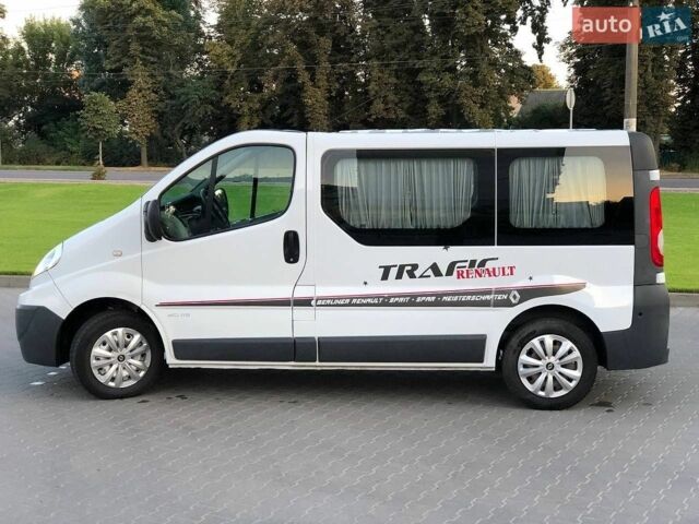 Белый Рено Трафик, объемом двигателя 2 л и пробегом 206 тыс. км за 7999 $, фото 3 на Automoto.ua