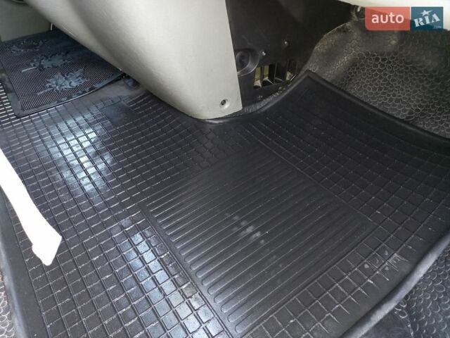 Белый Рено Трафик, объемом двигателя 2 л и пробегом 230 тыс. км за 9350 $, фото 10 на Automoto.ua