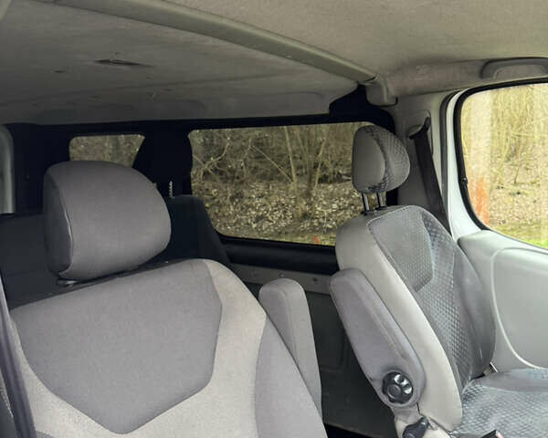 Белый Рено Трафик, объемом двигателя 2 л и пробегом 448 тыс. км за 7300 $, фото 9 на Automoto.ua