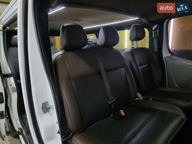 Белый Рено Трафик, объемом двигателя 2 л и пробегом 360 тыс. км за 9200 $, фото 6 на Automoto.ua