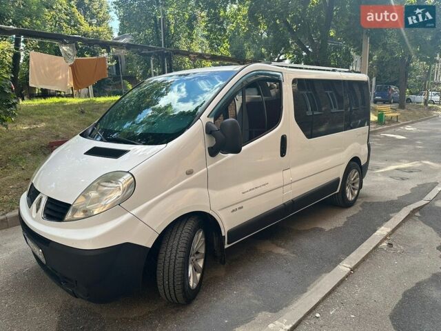 Белый Рено Трафик, объемом двигателя 2 л и пробегом 316 тыс. км за 9800 $, фото 1 на Automoto.ua