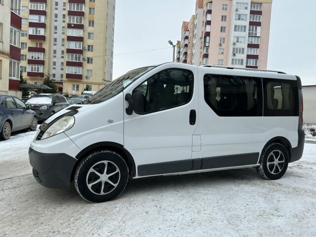 Белый Рено Трафик, объемом двигателя 2 л и пробегом 206 тыс. км за 8900 $, фото 2 на Automoto.ua