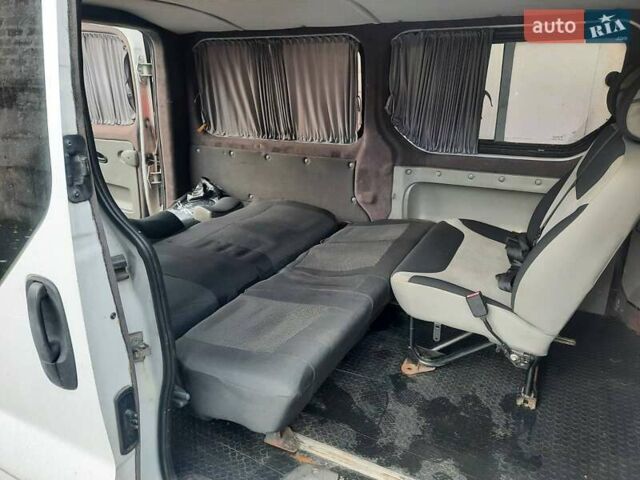 Білий Рено Трафік, об'ємом двигуна 2 л та пробігом 243 тис. км за 9700 $, фото 1 на Automoto.ua