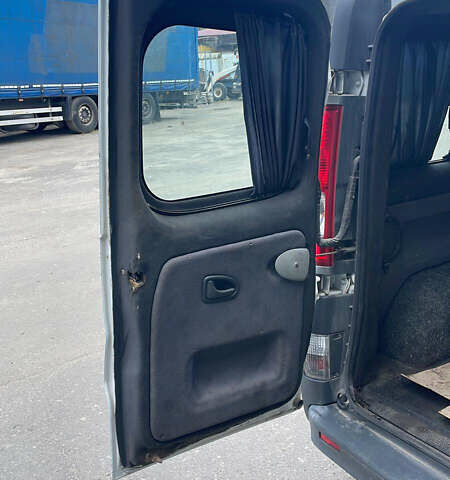 Белый Рено Трафик, объемом двигателя 2 л и пробегом 330 тыс. км за 9400 $, фото 6 на Automoto.ua