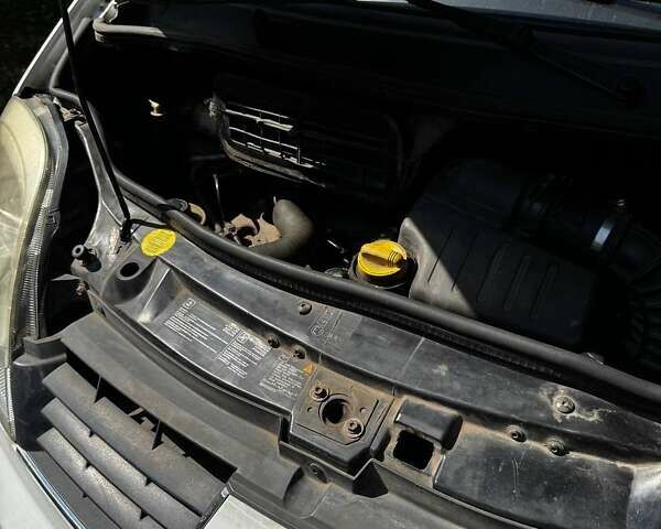 Білий Рено Трафік, об'ємом двигуна 2.5 л та пробігом 243 тис. км за 8200 $, фото 9 на Automoto.ua