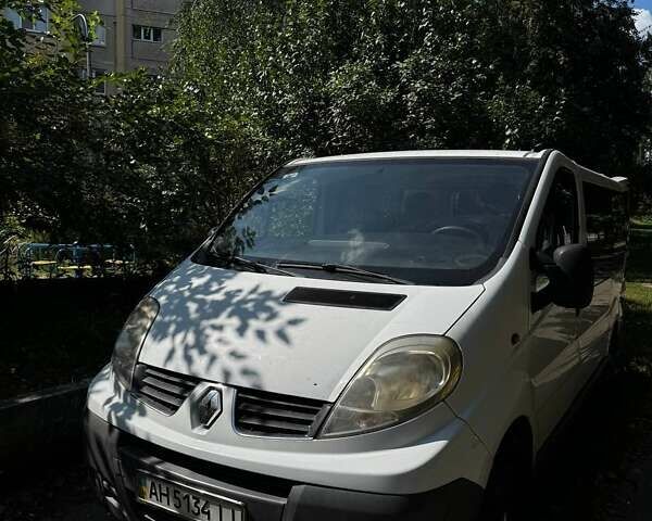 Білий Рено Трафік, об'ємом двигуна 2.5 л та пробігом 243 тис. км за 8200 $, фото 2 на Automoto.ua