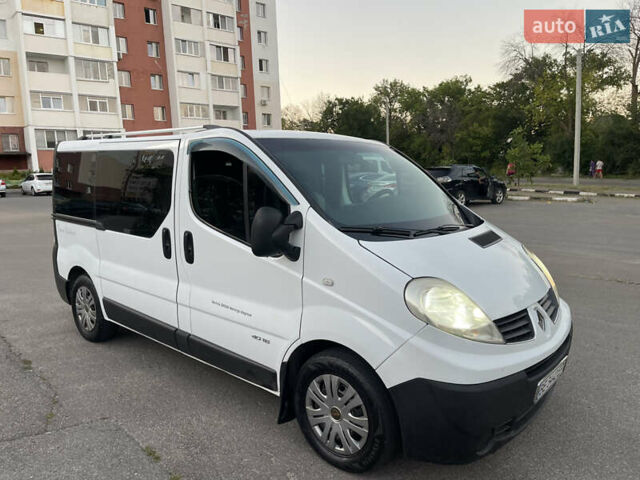 Белый Рено Трафик, объемом двигателя 2 л и пробегом 301 тыс. км за 9300 $, фото 2 на Automoto.ua