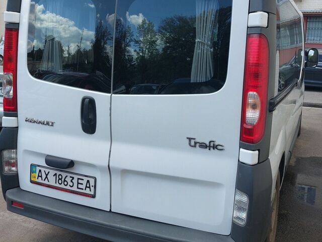 Белый Рено Трафик, объемом двигателя 1.95 л и пробегом 158 тыс. км за 11300 $, фото 3 на Automoto.ua