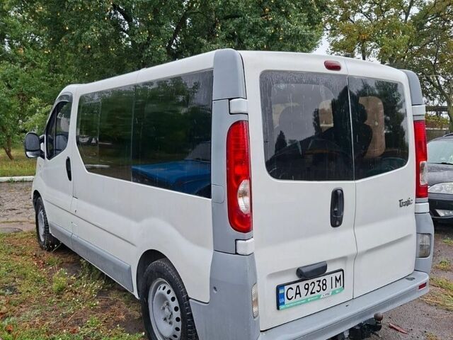 Білий Рено Трафік, об'ємом двигуна 2 л та пробігом 161 тис. км за 8600 $, фото 5 на Automoto.ua