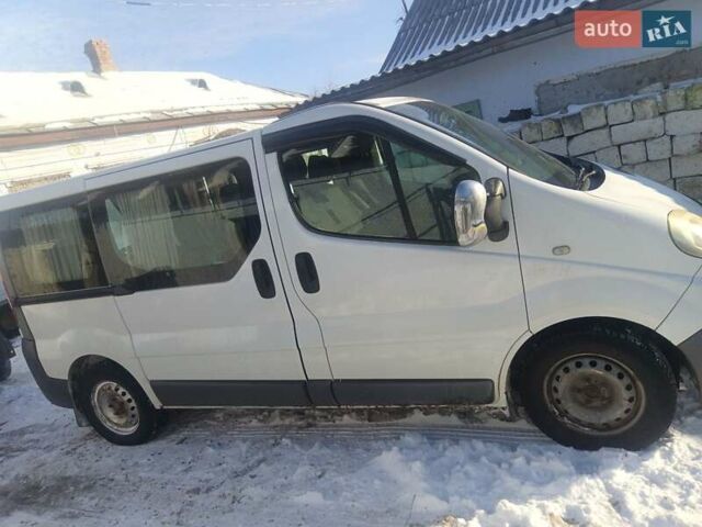 Білий Рено Трафік, об'ємом двигуна 2 л та пробігом 372 тис. км за 9000 $, фото 1 на Automoto.ua