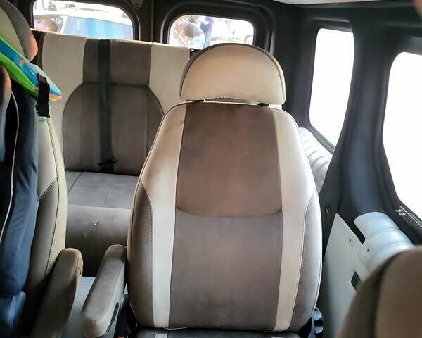 Білий Рено Трафік, об'ємом двигуна 2 л та пробігом 168 тис. км за 9600 $, фото 3 на Automoto.ua