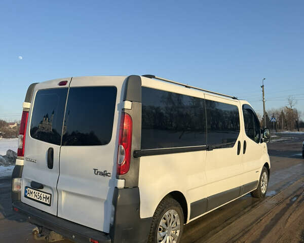 Белый Рено Трафик, объемом двигателя 2 л и пробегом 247 тыс. км за 8700 $, фото 5 на Automoto.ua