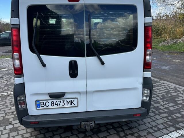 Белый Рено Трафик, объемом двигателя 2.5 л и пробегом 307 тыс. км за 7400 $, фото 2 на Automoto.ua